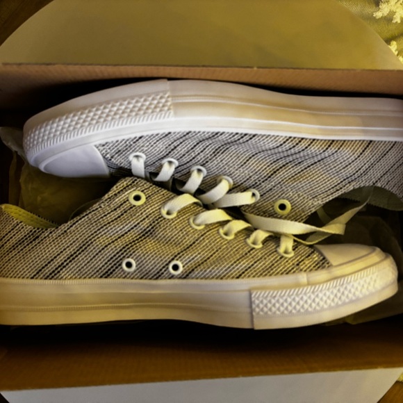 Brand New - Never worn converse - All Star Chuck Taylor’s 2 - Picture 2 of 9